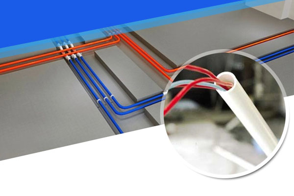 Luồn dây điện qua ong nhua hoa sen